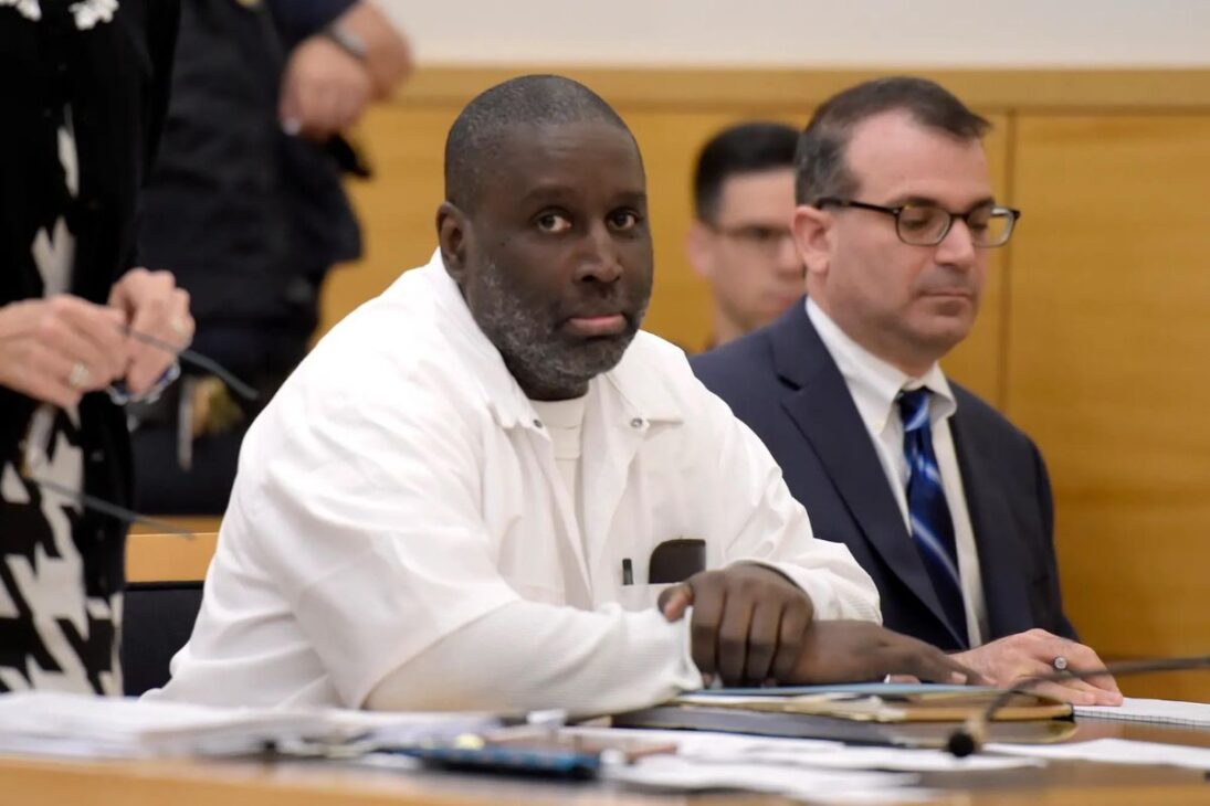 el metro de Nueva York tuvo a Darius McCollum circulando como operador en la MTA, pero la prisión expuso la impostura; después de décadas y un caso de 2012, aguarda juicio con riesgo de 15 años.