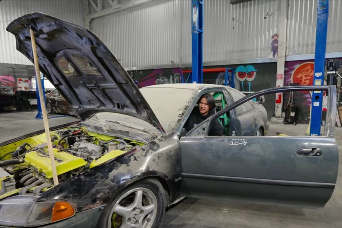 Honda Civic de 1995 se convierte en coche diario con presupuesto mínimo: pintura negra, interior reacondicionado y suspensión cambiada, sumando 32.400 pesos tras compra de 30.000 y ajustes con lija 320 y barniz.