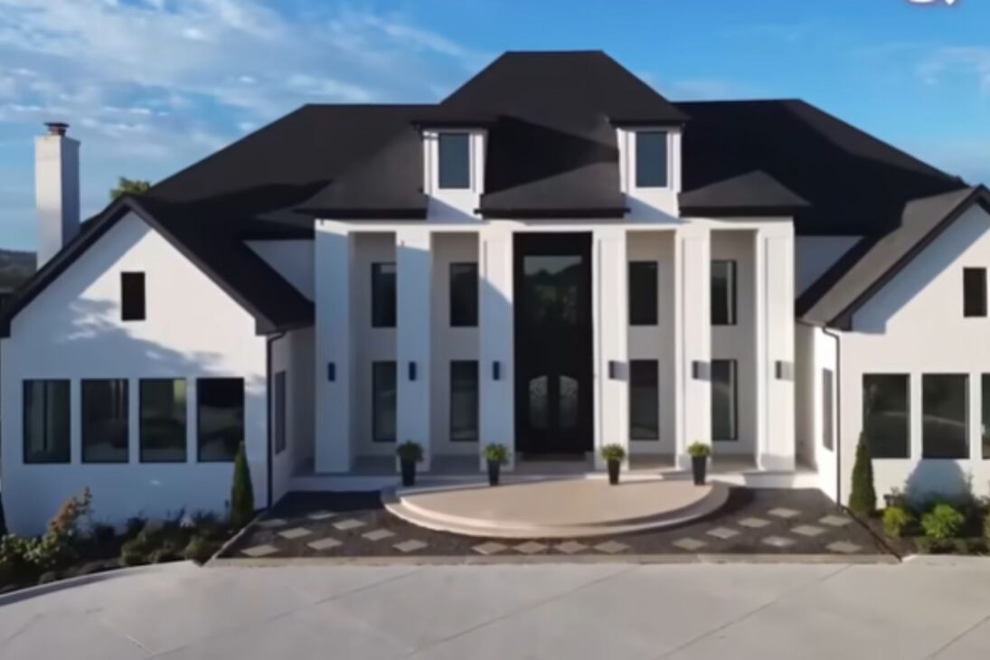 Pareja compra mansión quemada tras incendio en mansión y, con reforma de mansão y reconstrucción de mansión, demuestra que una mansión puede renacer.