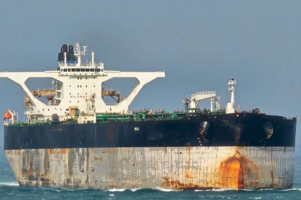 Em disputa envolvendo Venezuela e EUA, marinha americana caça semanas e apreende petroleiro sob tutela russa no Atlântico, após bandeira falsa e escolta militar