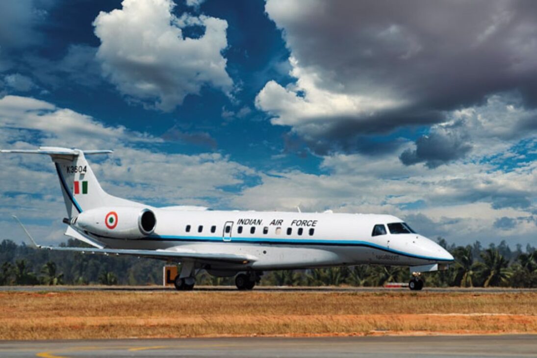 Embraer cierra acuerdo para ampliar producción de aviones en India, creando línea de ensamblaje con socio local y levantando debate sobre los impactos de la estrategia industrial en Brasil.