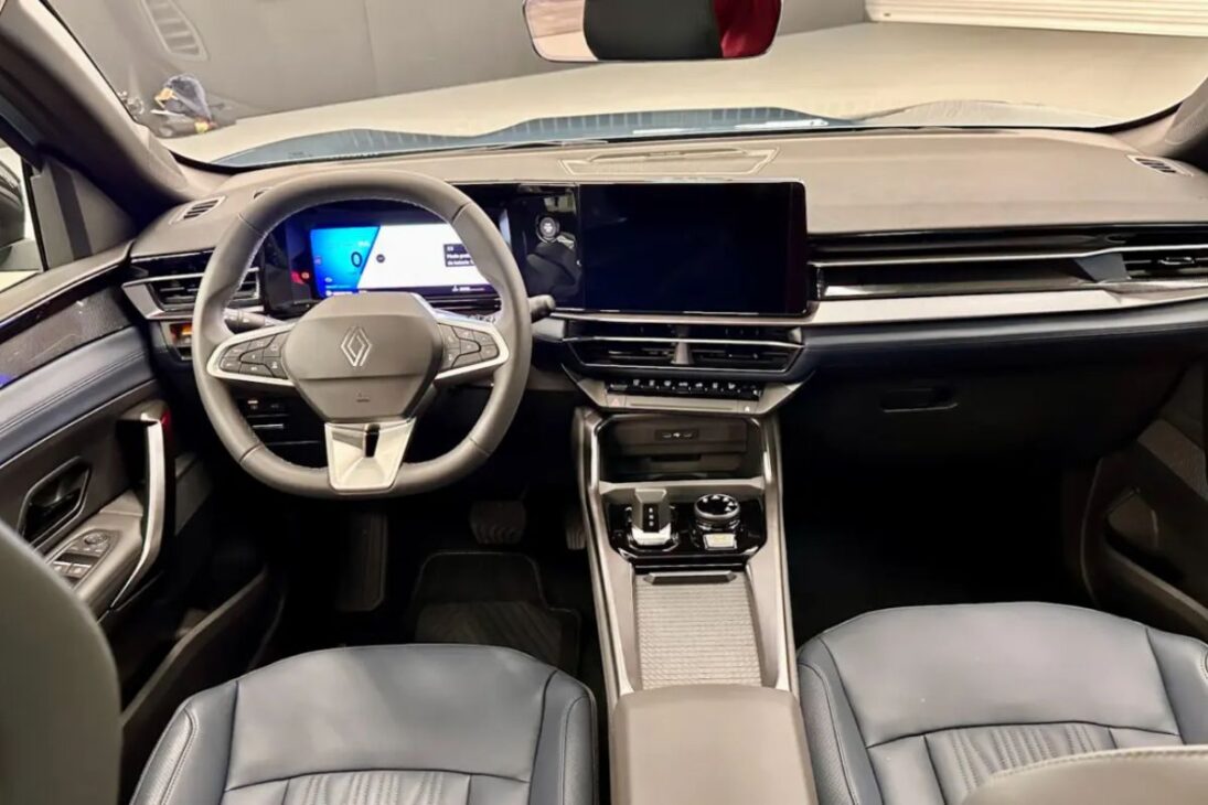 SUV nuevo Renault Boreal puede ser comprado con descuento de R$ 10 mil en Fast Shop usando el intercambio de celular en campaña válida en Brasil en enero de 2026