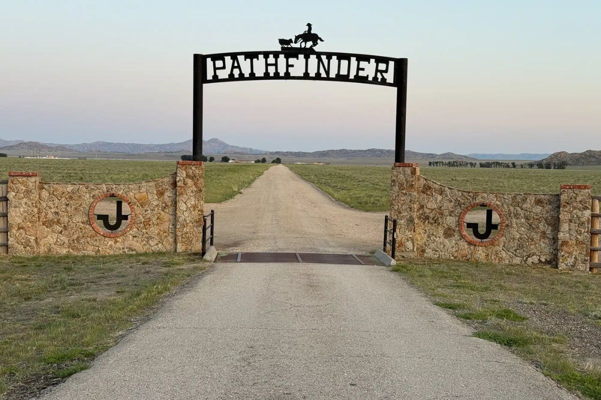 Fazenda nos EUA no Wyoming entra em ranking de terras e movimenta o mercado rural com compra bilionária que reforça a disputa global por grandes propriedades.