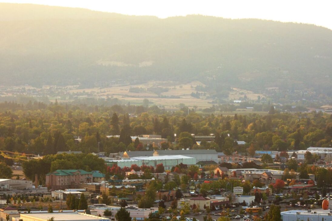 Por qué la Costa Oeste de EE. UU. tiene una franja vacía entre el norte de California y el sur de Oregón, el Valle de Willamette y el estado de Jefferson.