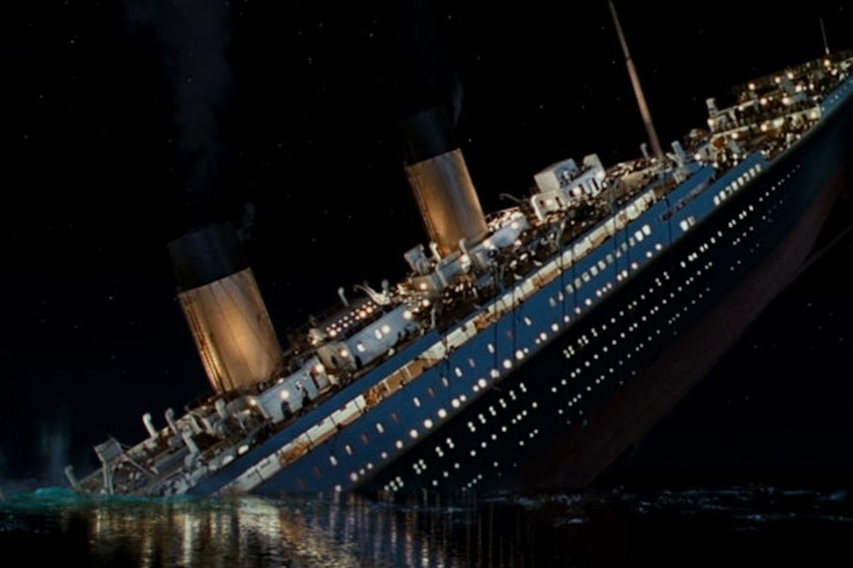 Fenômeno raro e aurora boreal podem ter interferido no Titanic, afetando a leitura do iceberg e o resgate, apontam estudos sobre comunicações e navegação.