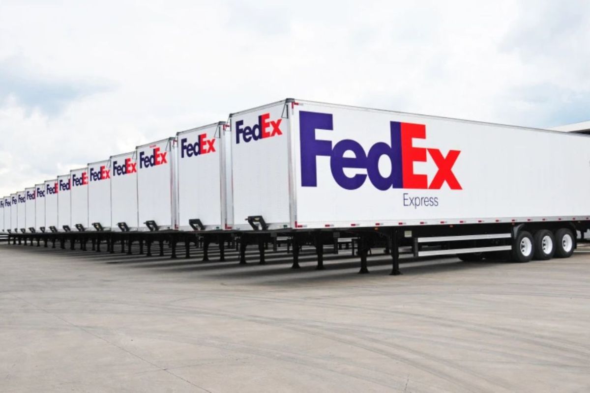 A gigante das entregas FedEx encerra o serviço de entregas no Brasil e foca em operações internacionais e supply chain após 37 anos de atuação.