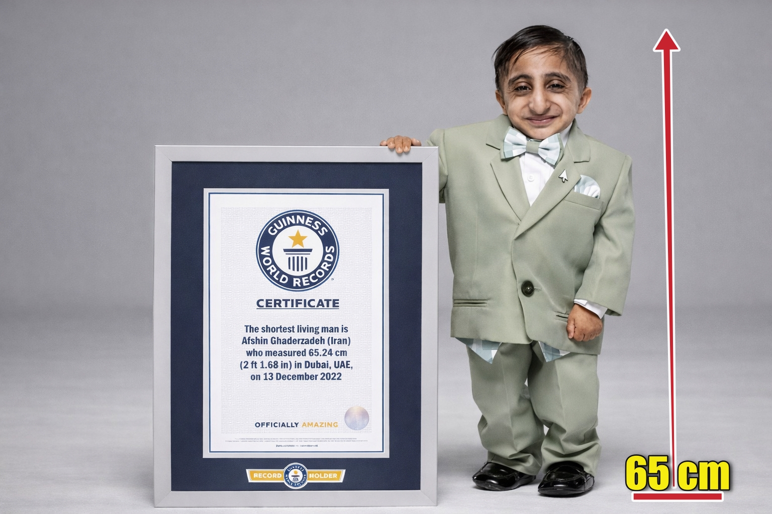 Homem de 65 centímetros de altura, que pesa 6 kg, é eleito o menor homem do mundo pelo Guinness World Records, não encontra trabalho e enfrenta limitações na forma como é visto pelo mundo