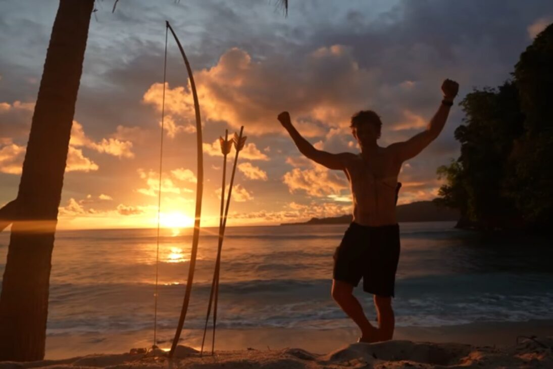 Solo en una ilha remota, hombre enfrenta sobrevivencia extrema en isla remota sin agua potable, refugio o comida, lidiando con animales salvajes durante siete días en el Pacífico.