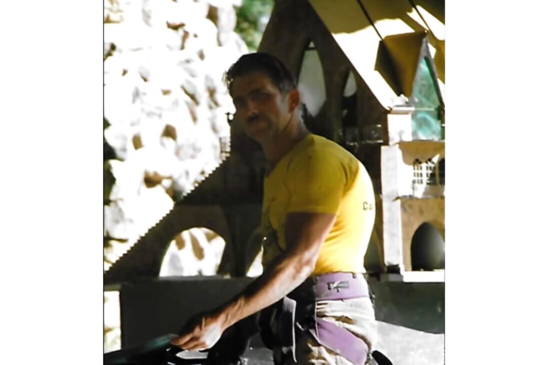 Conozca a quien levanta un castillo gigante solo: el castillo de Bishop, un castillo de piedra con dragón, 12 mil remaches y torre de 160 pies.