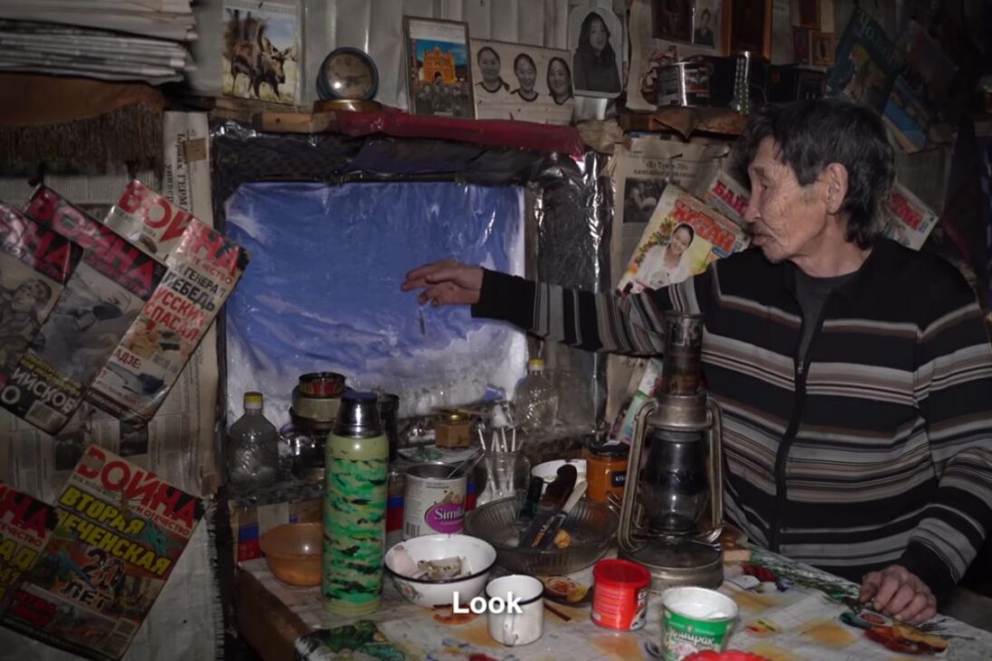 Hombre vive solo en el bosque más frío del planeta, en Siberia, en Yakutia, con rutina diaria basada en estufa de leña y supervivencia extrema.