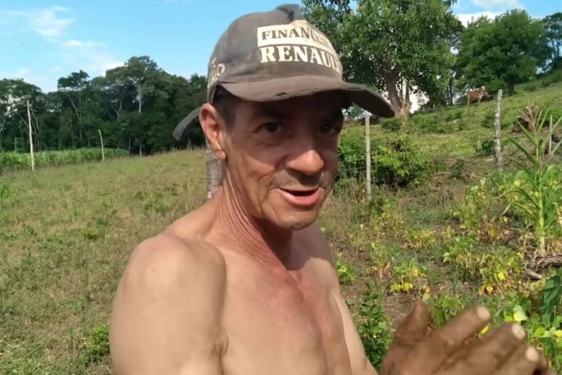 hombre vive hace más de 40 años solo en Pinhal da Serra, con rutina de frijoles, maíz, yuca y batata dulce, mientras la sequía amenaza la cosecha y refuerza la vida aislada.