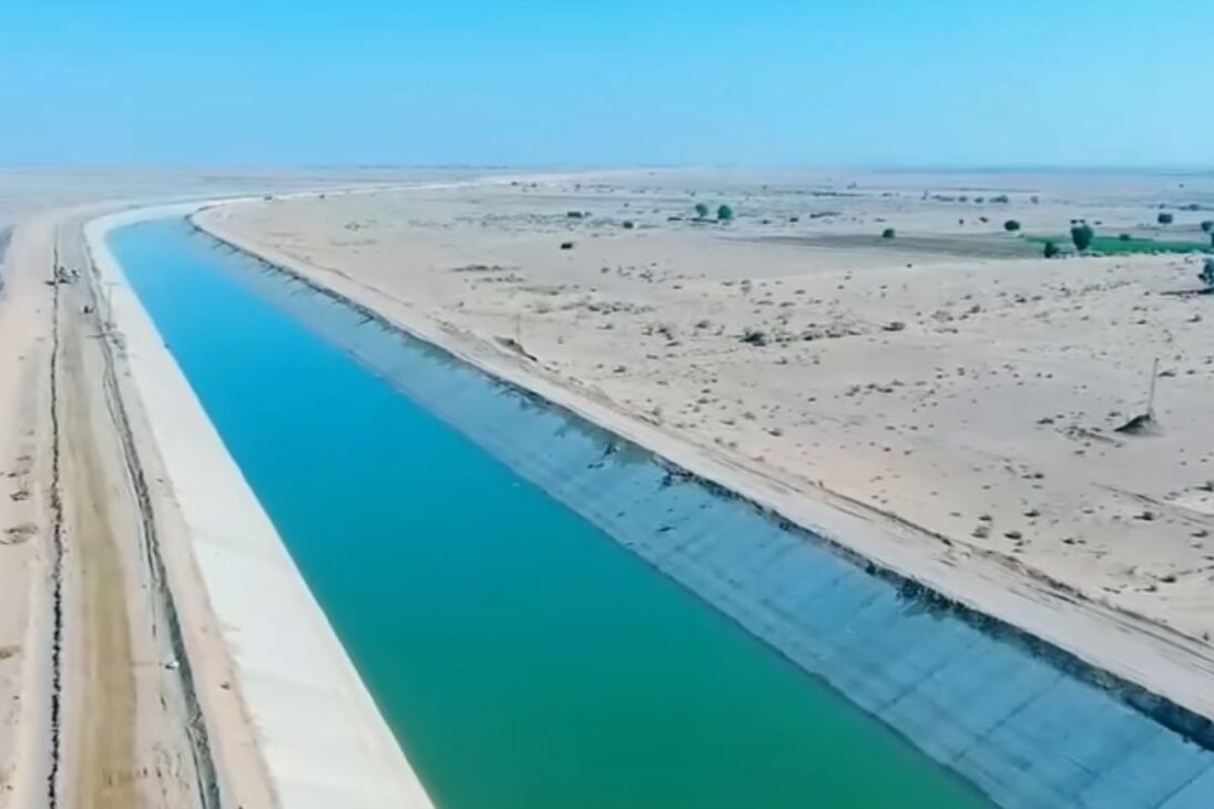 Ríos en el desierto muestran cómo un canal artificial, agua desalada y riego por goteo transforman el desierto de Negev en laboratorio de ingeniería.