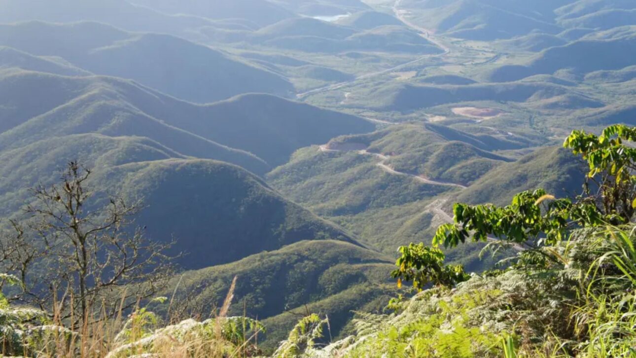Guaramiranga, en Ceará, se encuentra a 865 metros de altitud, ha registrado 13,3°C, alberga un festival de jazz y blues e integra el APA de la Sierra de Baturité.
