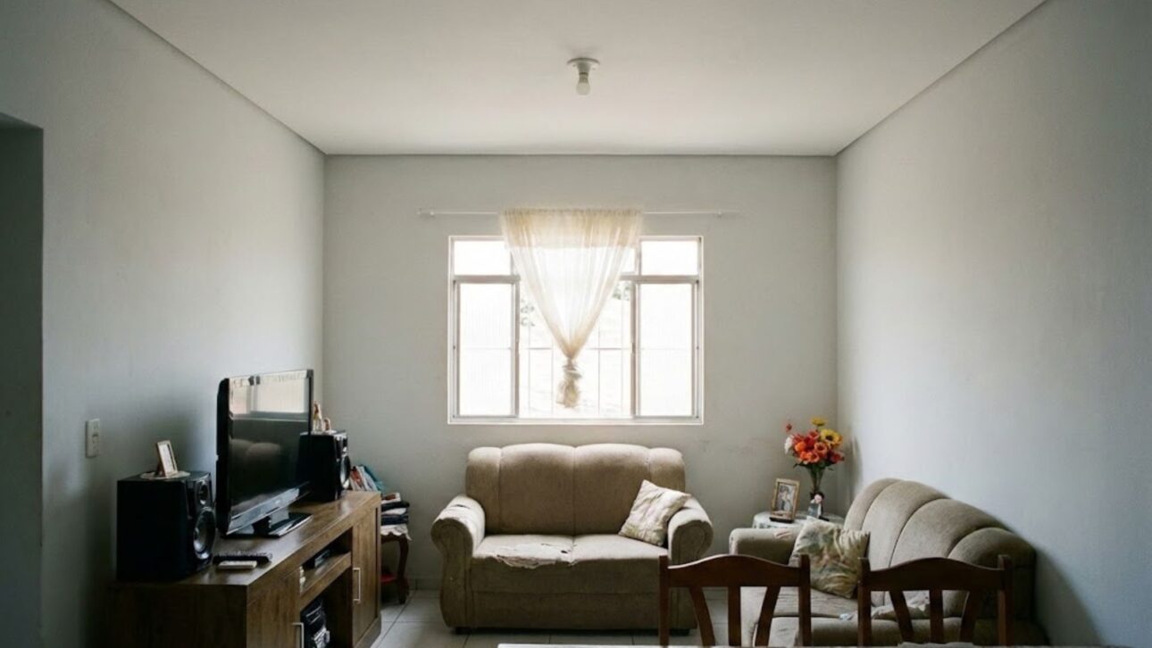 Comparación muestra cuánto cuesta instalar forro de PVC o forro de yeso en casa popular, analizando precio por m², mano de obra, tiempo de obra y mantenimiento.