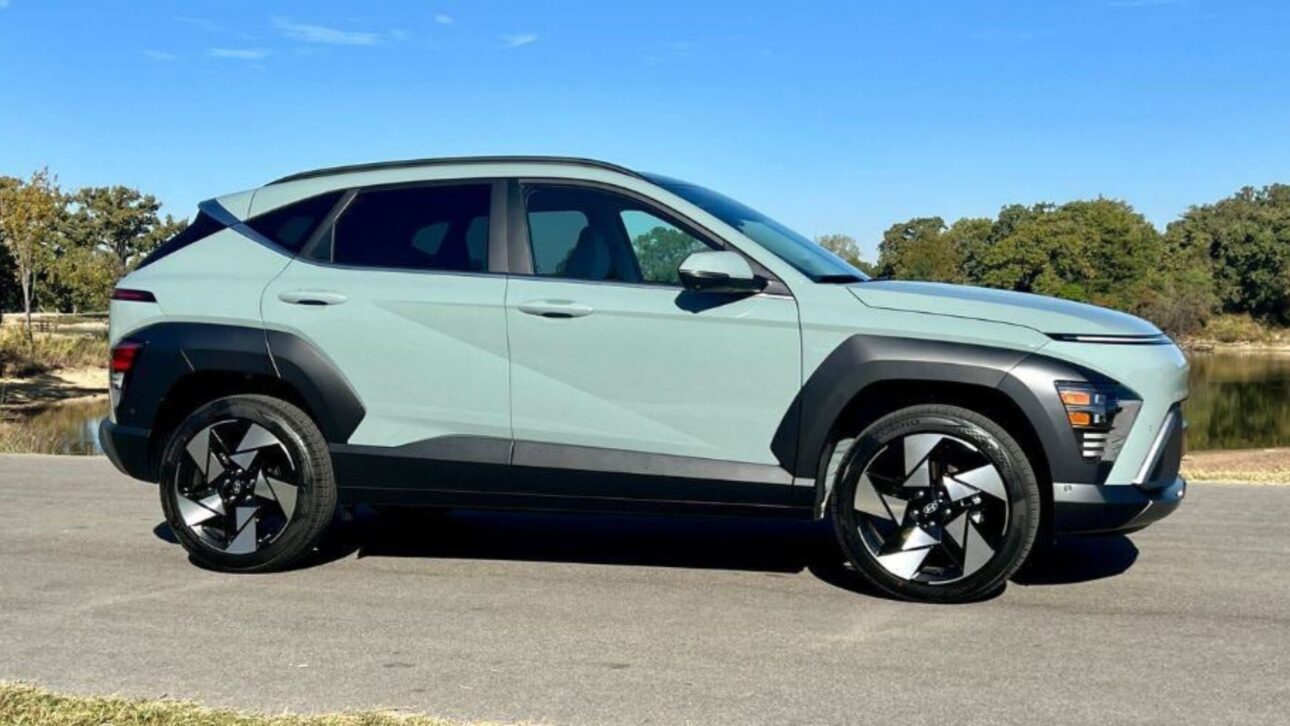 Hyundai Señala Cambios en el HB20 con Estreno del Kona en Brasil, Destacando Diseño, Pantallas Digitales y Posible Electrificación a Partir de 2026.