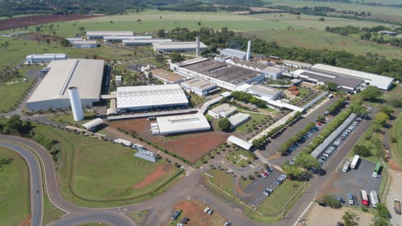 Después de 104 años, Lupo lleva producción a Paraguay, invierte R$30 millones, reduce costos en 28% y reacciona a la nueva ley que aumentó impuestos en Brasil.