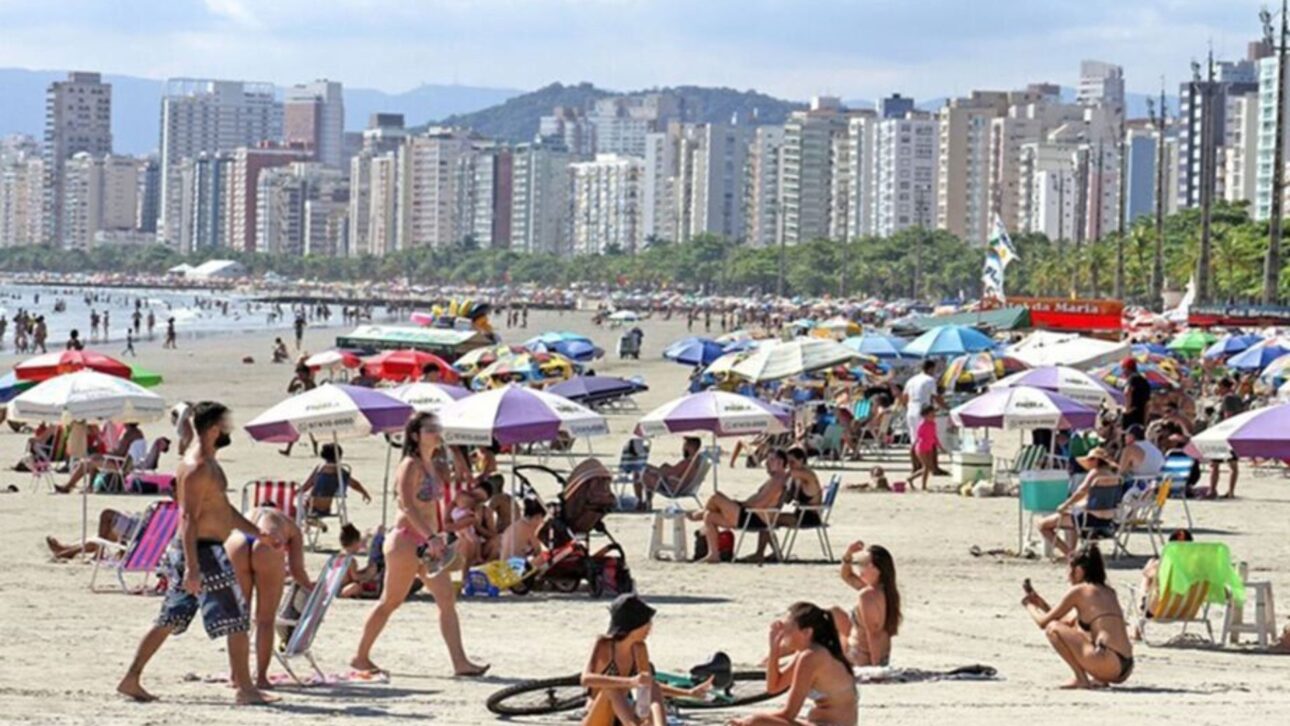 Decreto en Ipojuca prohíbe consumición mínima en barracas, endurece fiscalización y prevé cancelación de permiso tras agresión a turistas.