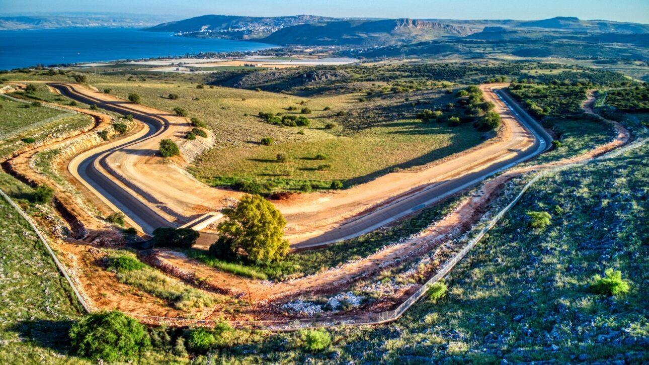 El Sistema Hídrico de Israel Lleva Agua al Desierto con Acueducto de 130 km y Desalinización del Mediterráneo, Cambiando el Abastecimiento.