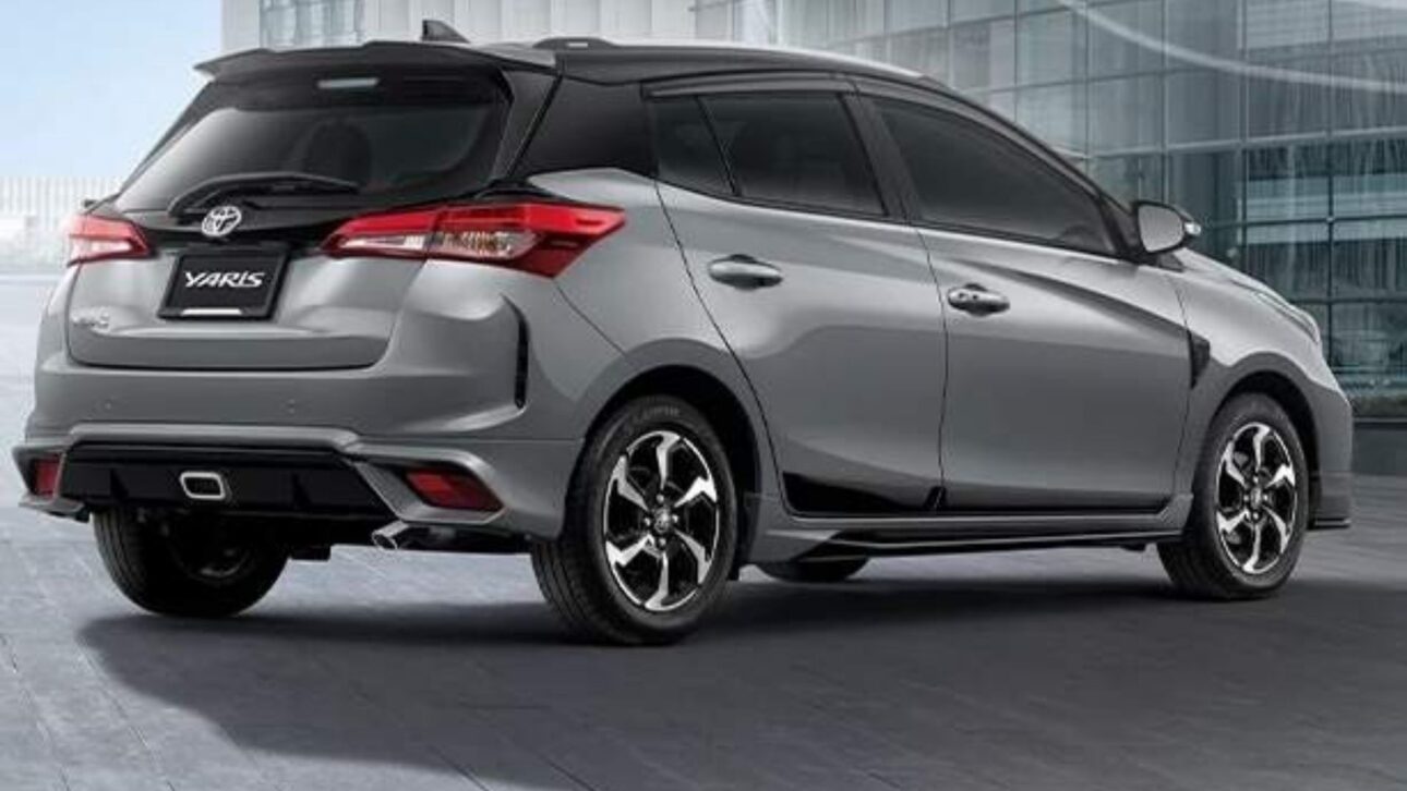 Toyota Yaris fuera de línea sigue en destaque en 2026 con motor 1.5 flex económico, transmisión CVT y costos previsibles en el mercado brasileño.