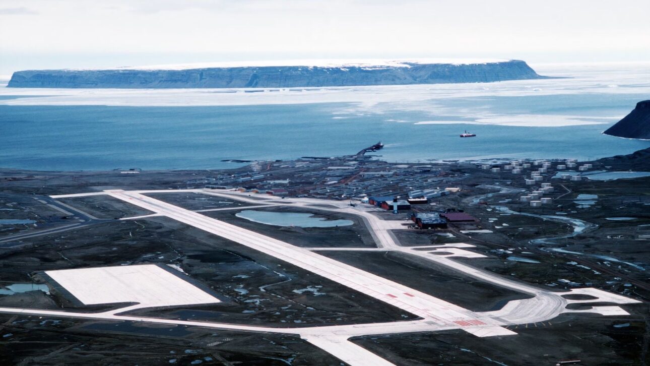 Groenlandia y Dinamarca reaccionan a las declaraciones de Trump sobre la anexión tras la operación de los EUA en Venezuela, elevando tensiones diplomáticas en el Ártico.