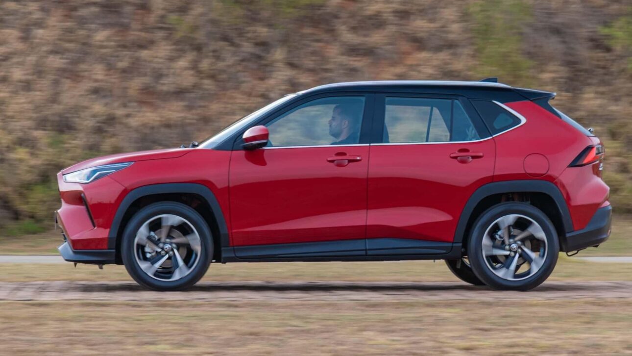 Toyota Yaris Cross 2026 tiene fecha para llegar a las tiendas, versiones híbridas y aspiradas, consumo de hasta 17,9 km/l y garantía extendida de hasta 10 años.