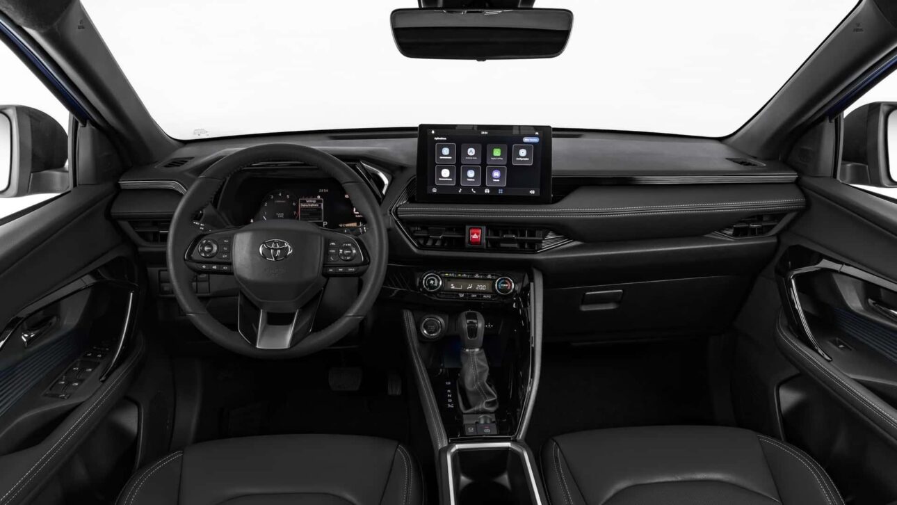 Toyota Yaris Cross 2026 tiene fecha para llegar a las tiendas, versiones híbridas y aspiradas, consumo de hasta 17,9 km/l y garantía extendida de hasta 10 años.