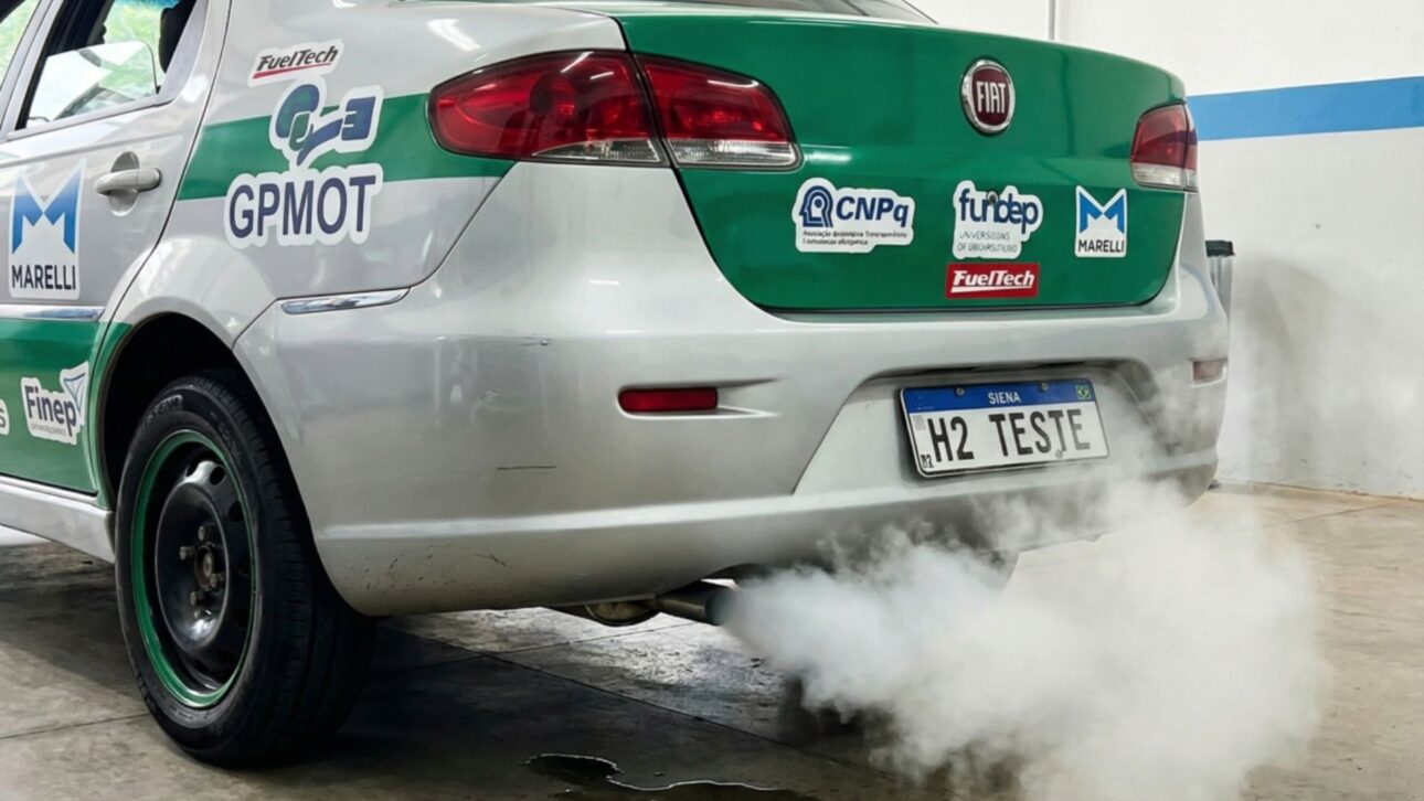 Fiat Siena movido a hidrogênio vira laboratório no Brasil, mantém motor Fire original, queima H₂ a 150 bar e libera só vapor. no RS.