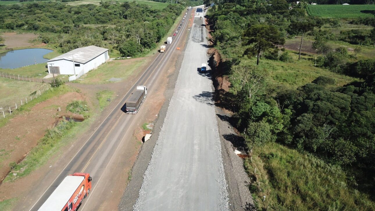 Rodovia PRC-466 avanza con pavimento rígido de concreto, nueva puente, viaductos modernos y inversión millonaria en el Centro-Sur de Paraná.