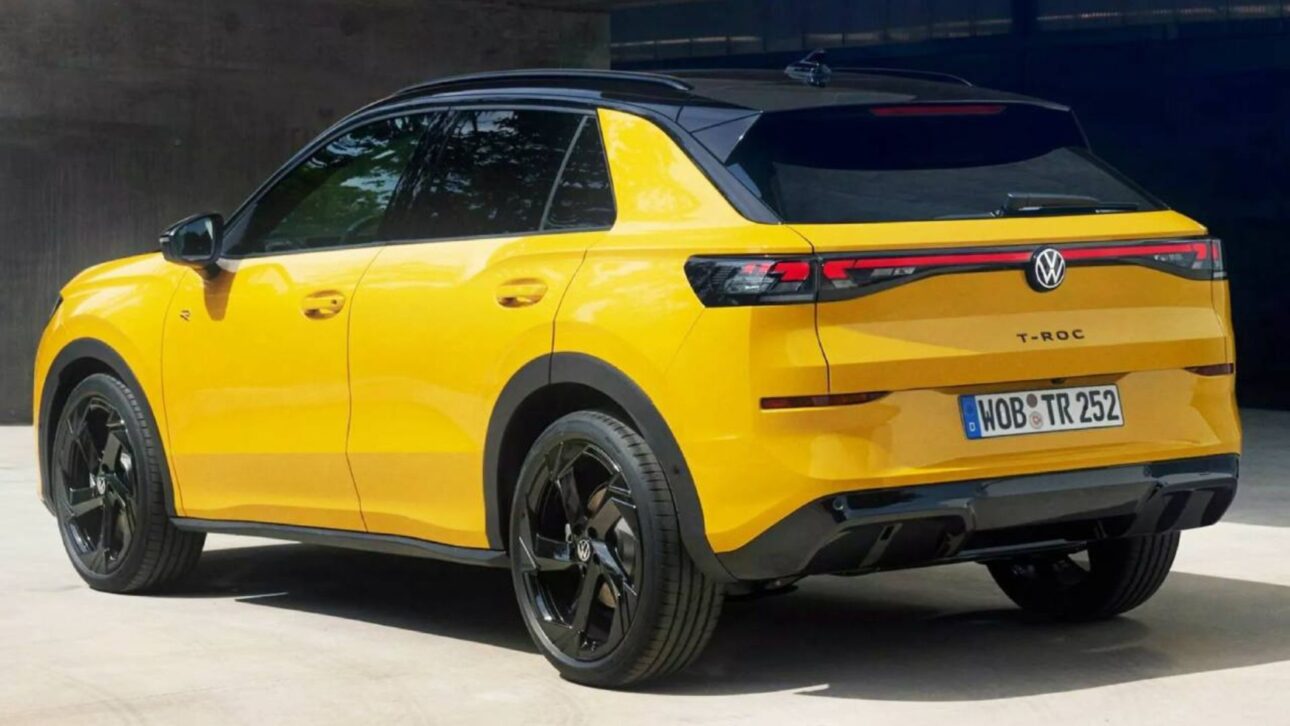 Volkswagen T-Roc 2026 estrena con motor 1.5 eTSI híbrido suave, más espacio interno, central de 12,9”, faros Matrix y estacionamiento remoto.