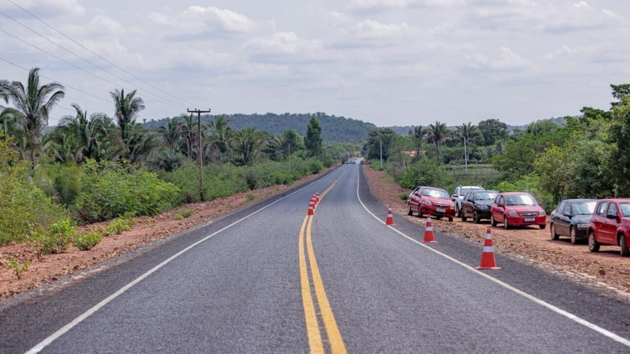 Carretera PI-110 entregada en Piauí reduce trayecto entre Miguel Alves y Barras, recibe R$ 54,6 millones y promete impactos en la movilidad regional.