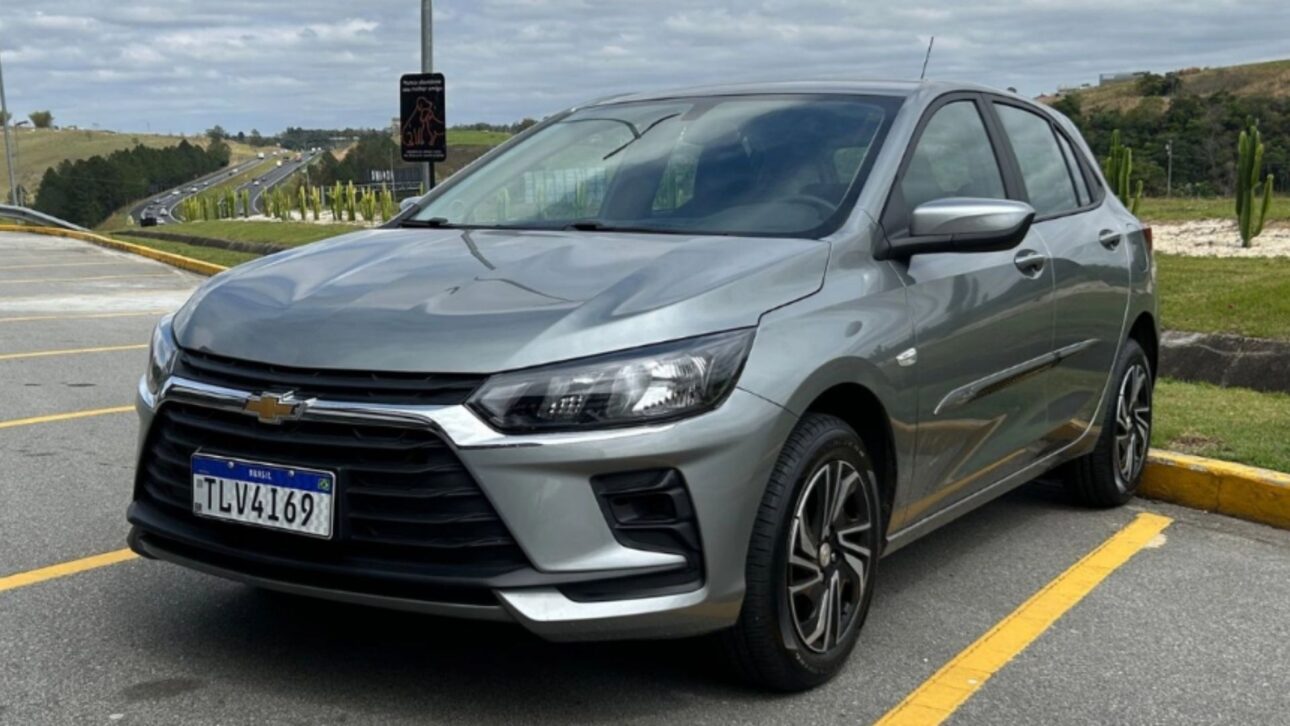 Chevrolet Onix 1.0 se destaca por el consumo de hasta 17,4 km/l y bajo costo de mantenimiento, decisivo para quienes buscan su primer coche económico.