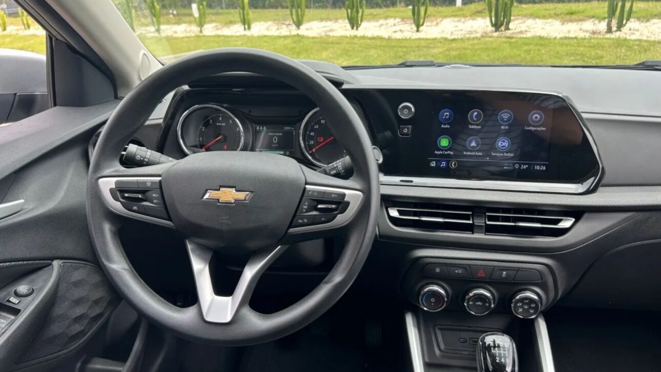 Chevrolet Onix 1.0 se destaca por el consumo de hasta 17,4 km/l y bajo costo de mantenimiento, decisivo para quienes buscan su primer coche económico.