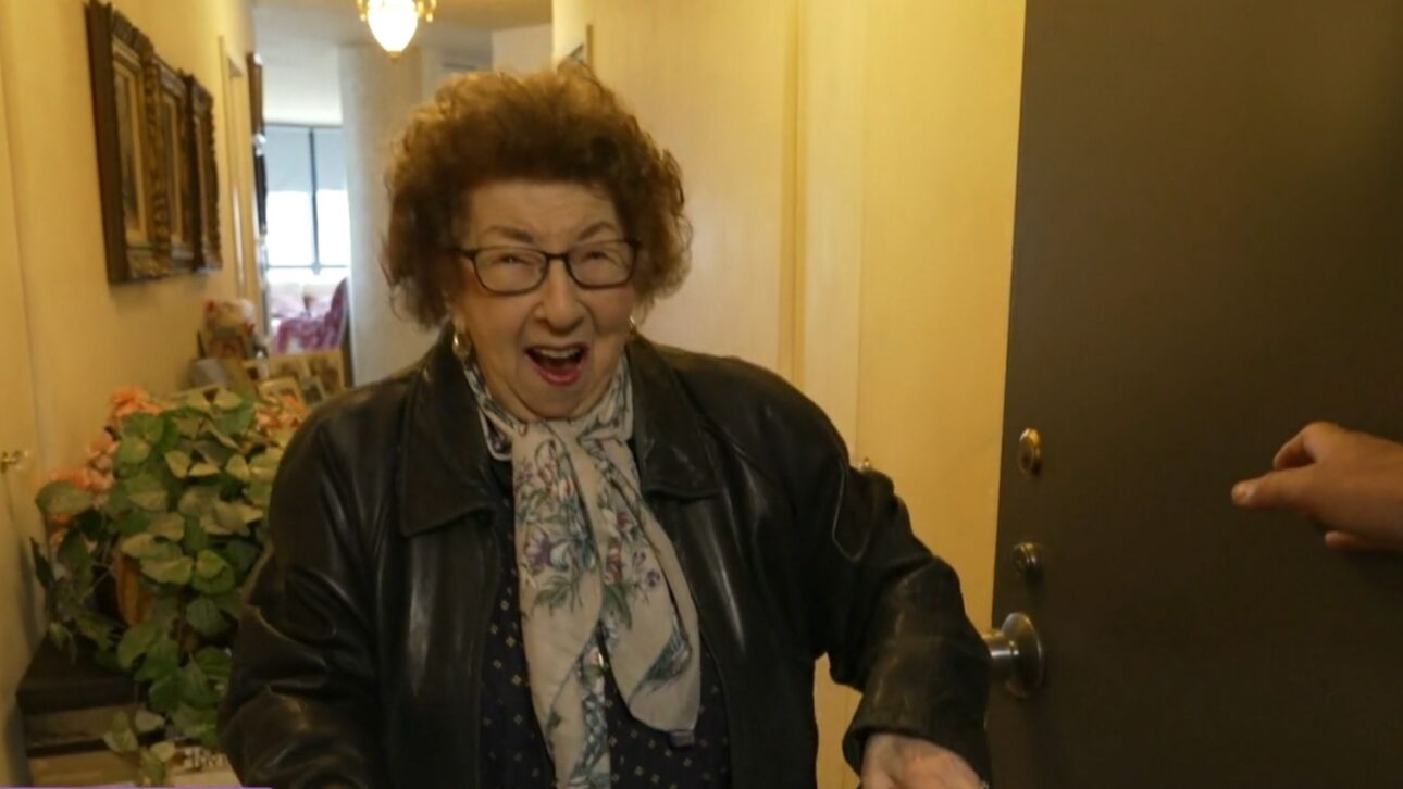 Entrevista casual transforma idosa de 102 anos em fenômeno viral nos EUA e leva milhões a refletirem sobre atitude, gratidão e envelhecimento com autonomia.