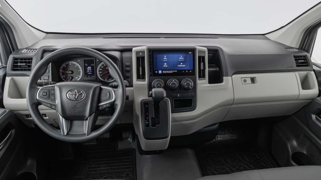 Toyota lanza Hiace Furgón en Brasil con motor de Hilux, transmisión automática, 1.055 kg de carga y garantía de hasta 10 años por R$ 304.990.