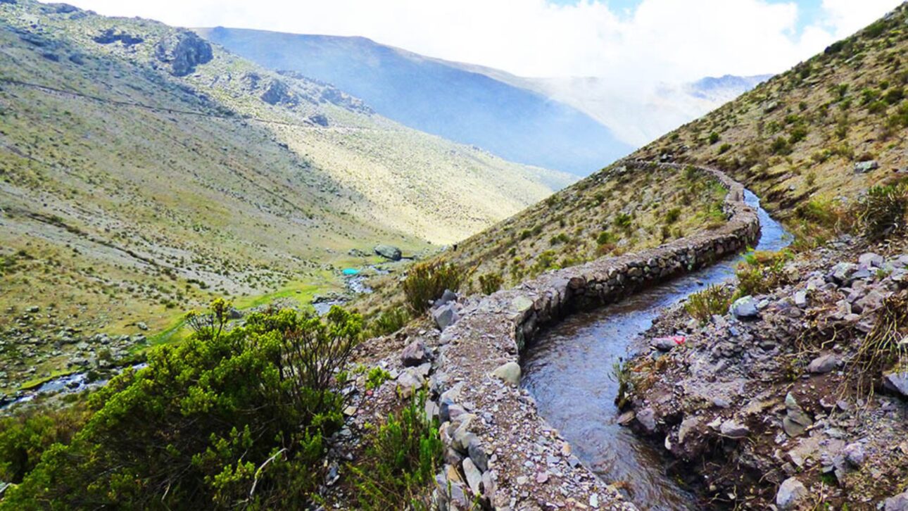 Técnica Ancestral No Peru Infiltra Água Da Chuva Nos Andes E Libera Vazão Na Seca, Reforçando A Segurança Hídrica De Lima Sem Grandes Obras.