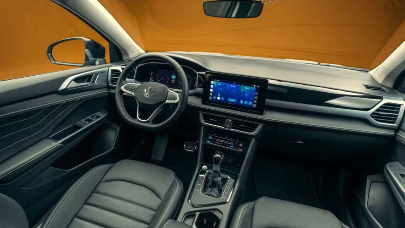 Volkswagen Taos 2026 llega a Brasil con precios más bajos, nuevo câmbio automático, renovado, ACC y central multimídia de 10,1 polegadas.