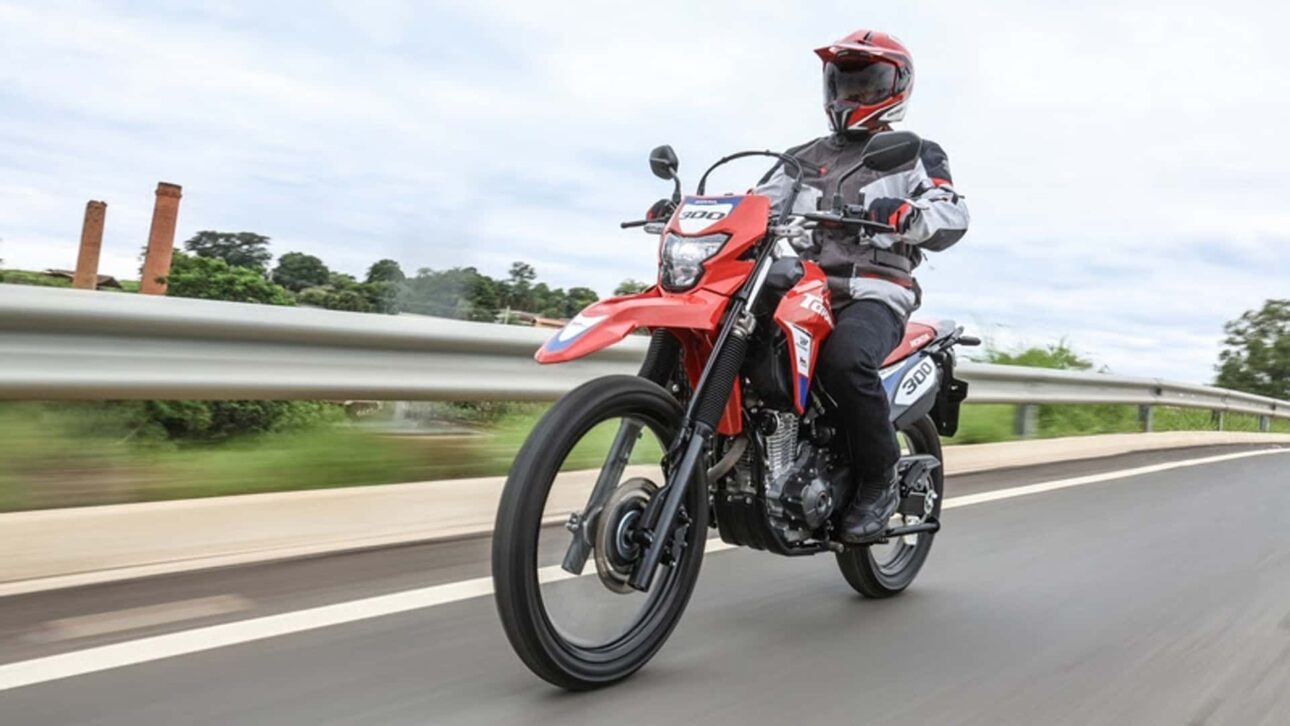 Honda XR 300L Tornado Special Edition 2026 Llega Al Brasil Con Visual Racing, ABS En Las Dos Ruedas Y Motor 293,5 Cm³ Por R$ 31.540 En Off-Road.