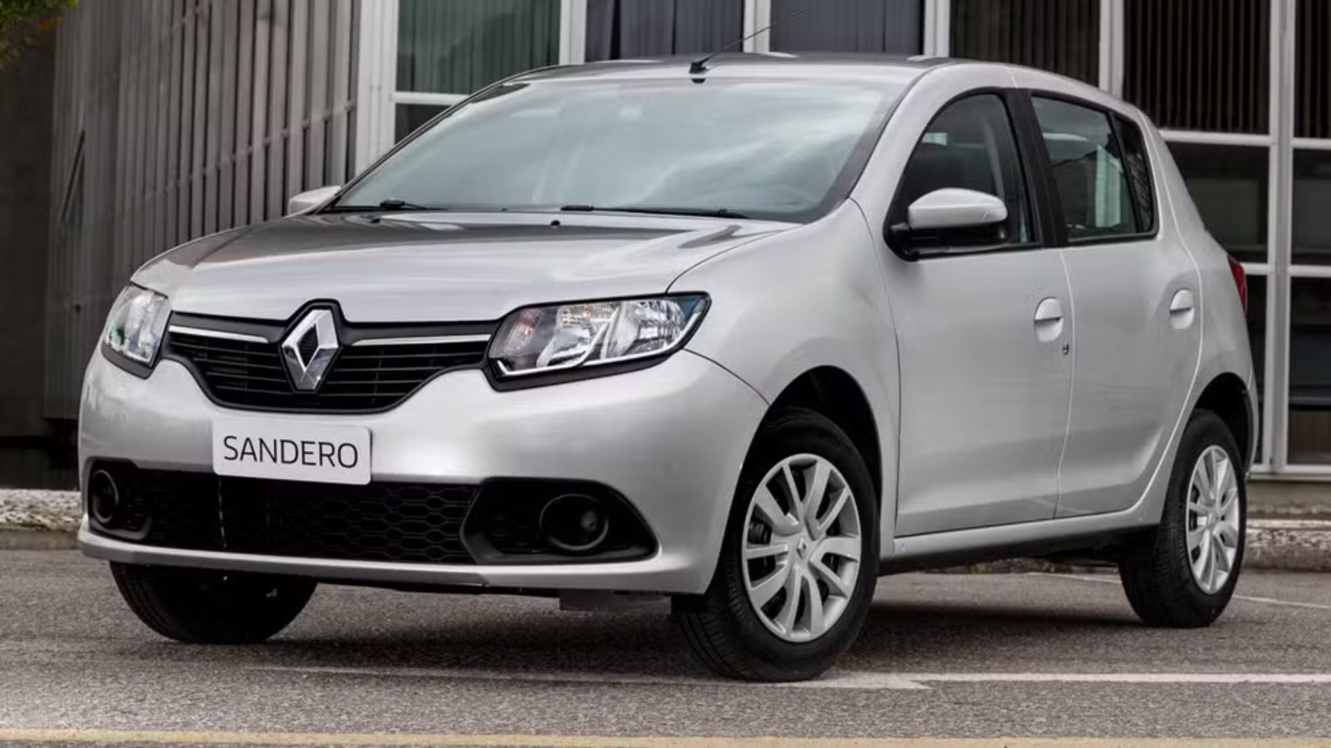 Renault Sandero usado aparece por menos de R$ 20 mil com motor 1.6, bom espaço interno e versões mais novas com economia e equipamentos.