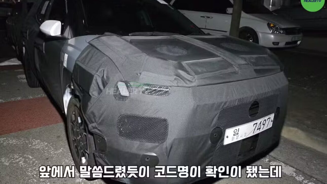 Hyundai Bayon llega al Brasil en 2027 con motor 1.0 turbo, base del HB20 y visual robusto para enfrentar Pulse y Tera. En el segmento SUV compacto.