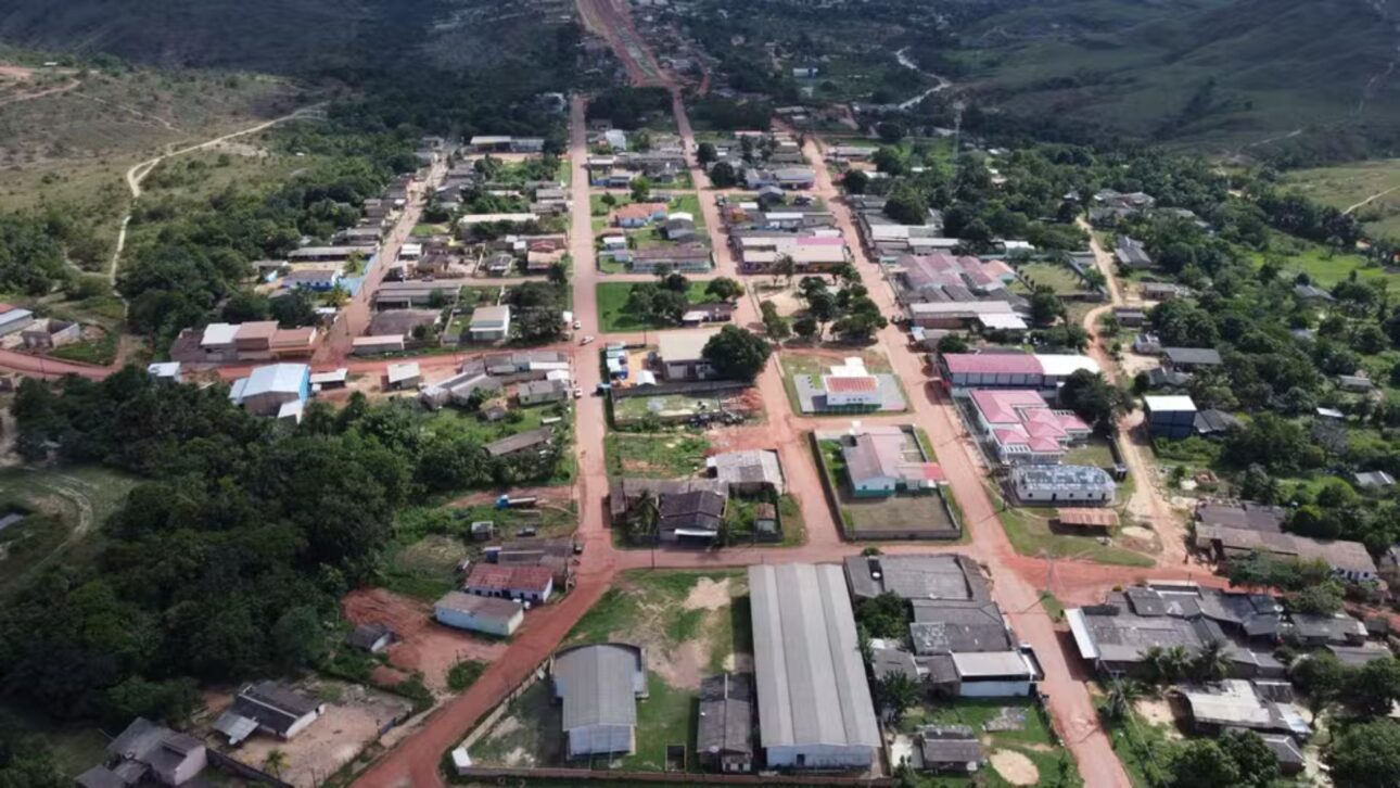 Uiramutã, no extremo norte do Brasil, tem 14 mil moradores e a pior nota do IPS. Isolamento, presença indígena e contrastes sociais marcam o município.