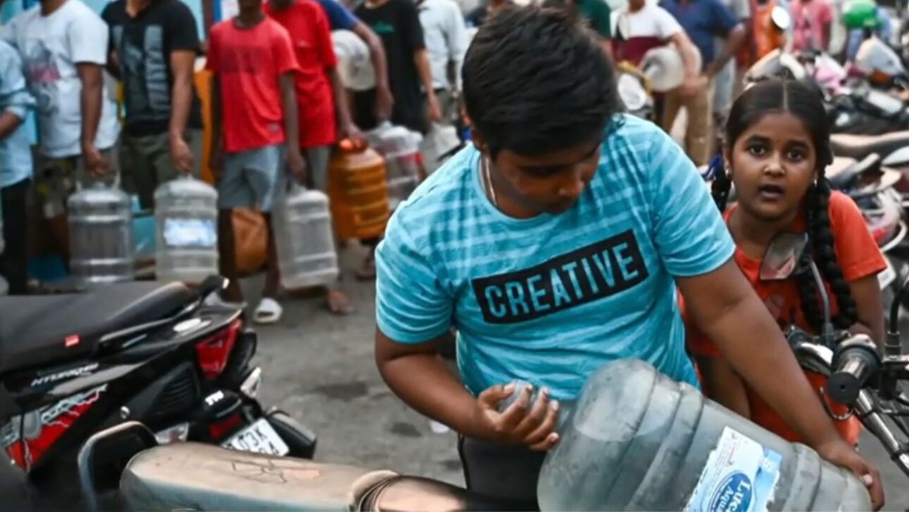 Bengaluru enfrenta crisis hídrica con pozos secándose, uso intenso de camiones cisterna y riesgo creciente de colapso en el abastecimiento urbano.