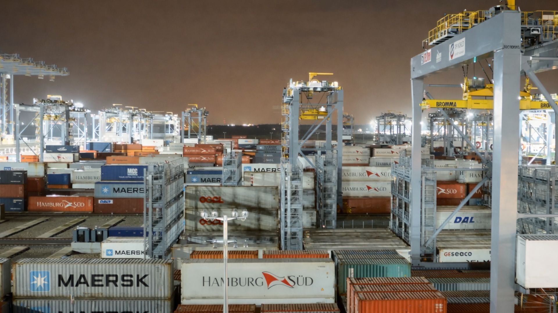 DP World investe £1 bilhão para ampliar o porto London Gateway com berços elétricos, automação avançada e maior capacidade para contêineres no Reino Unido.