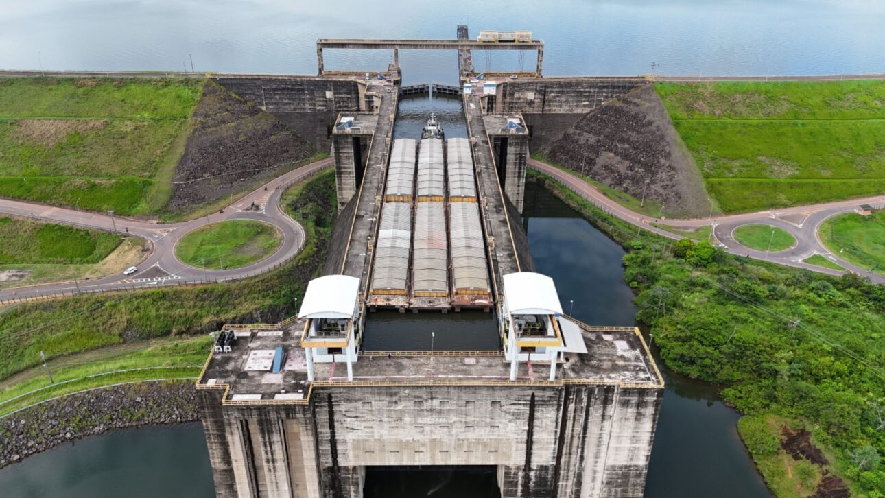 Esclusas de Tucuruí funcionan como un elevador de barcos en la Amazonía, con 210 metros de extensión y desnivel de hasta 72 metros en el río Tocantins.