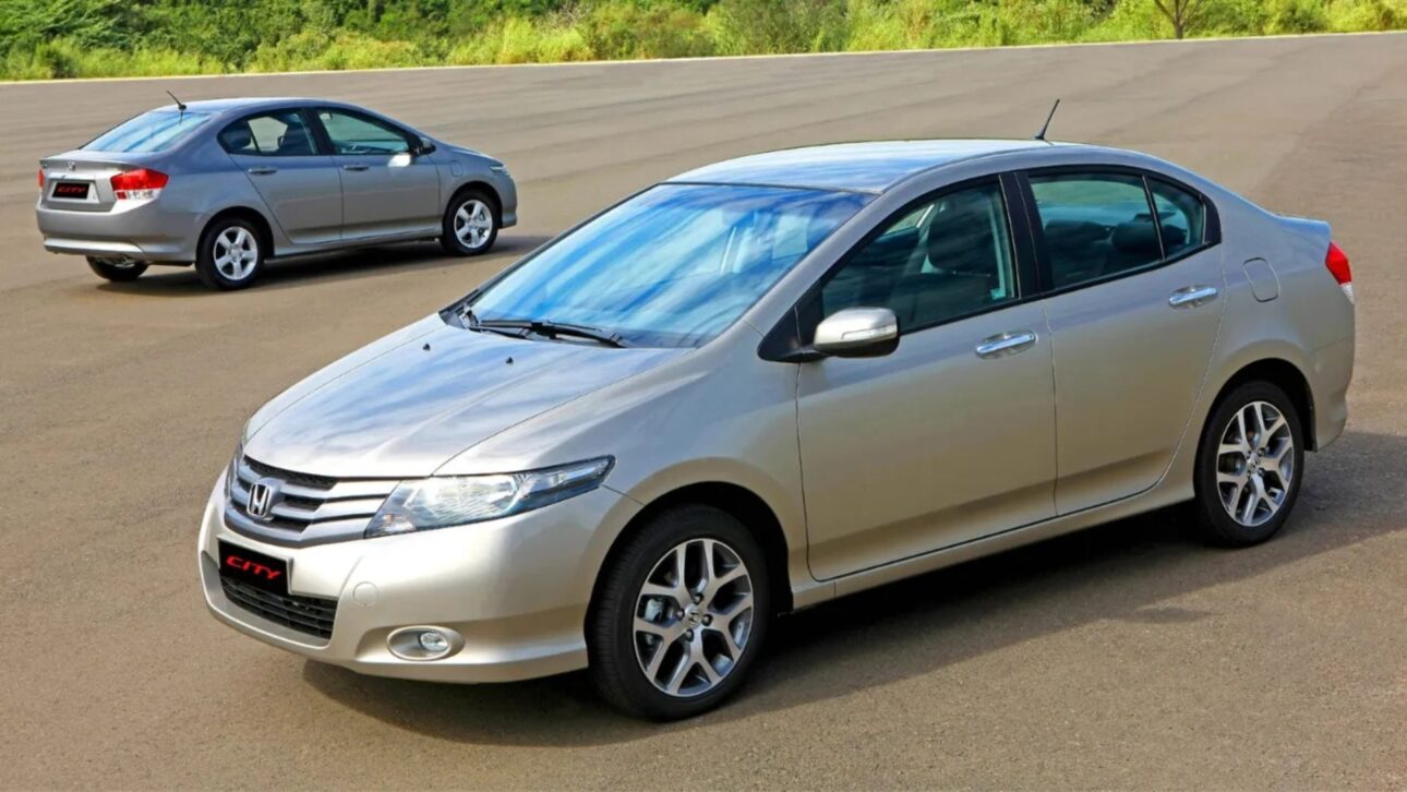 Honda City usado por cerca de R$ 40 mil reúne motor 1.5 flex de até 116 cv, porta-malas de 506 litros e câmbio manual simples e confiável.