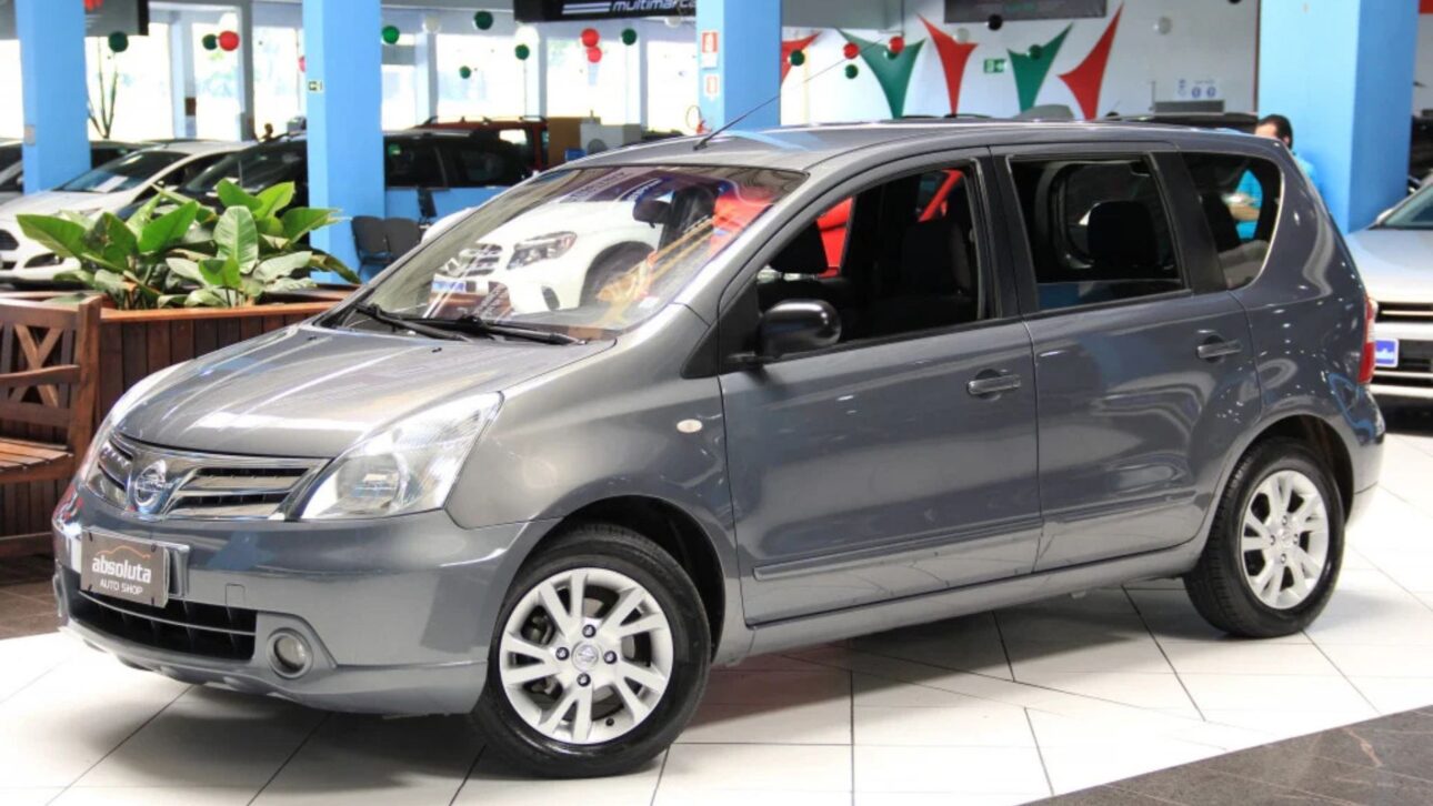Nissan Livina usada por R$ 29 mil entrega 108 cv, porta-malas de 449 litros e câmbio manual, opção acessível para famílias no mercado.