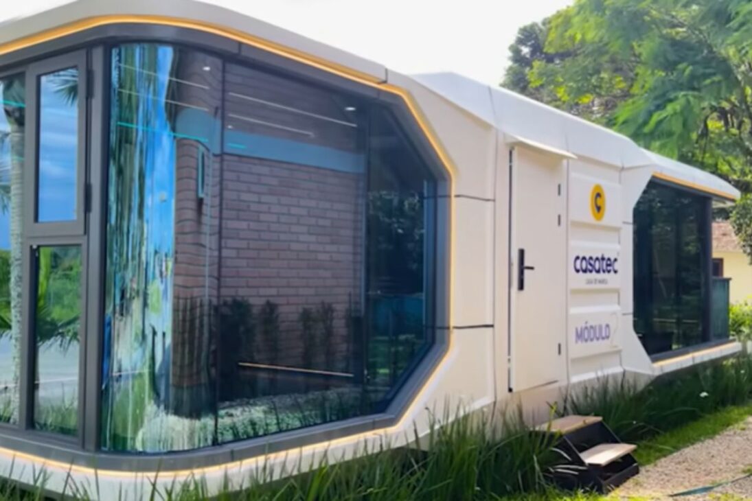 Kitnet futurista en módulo lunar de construcción offsite funciona como casa compacta y genera ingresos con alquiler por temporada en cualquier terreno.