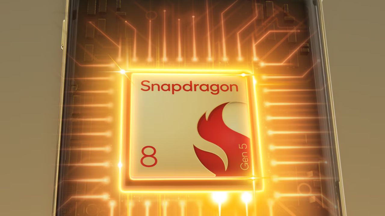 Motorola Signature Debuta En La CES 2026 Con Snapdragon 8 Gen 5, Pantalla AMOLED 165 Hz, Cámaras De 50 MP Y Moto AI.