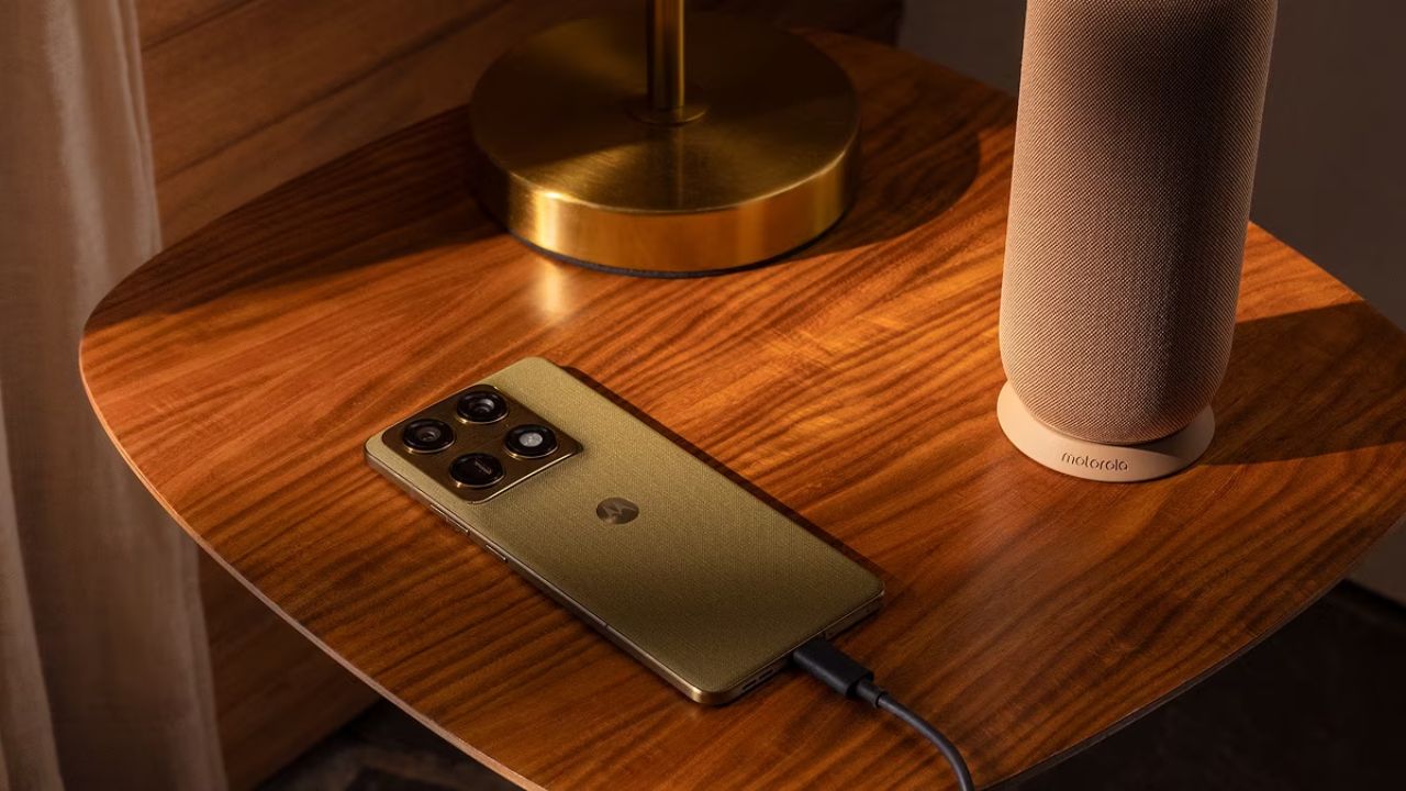 Motorola Signature Debuta En La CES 2026 Con Snapdragon 8 Gen 5, Pantalla AMOLED 165 Hz, Cámaras De 50 MP Y Moto AI.