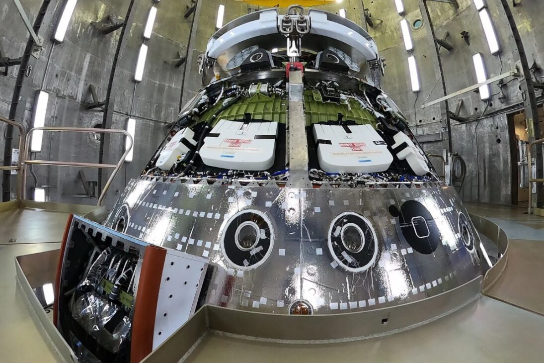 La NASA Detalla Artemis 2, Misión Tripulada De Prueba Para Contornar La Luna, Validar El Cohete SLS Y La Cápsula Orion, Con Lanzamiento Previsto Y Enfoque En Seguridad, Propulsores Y Retorno Controlado.