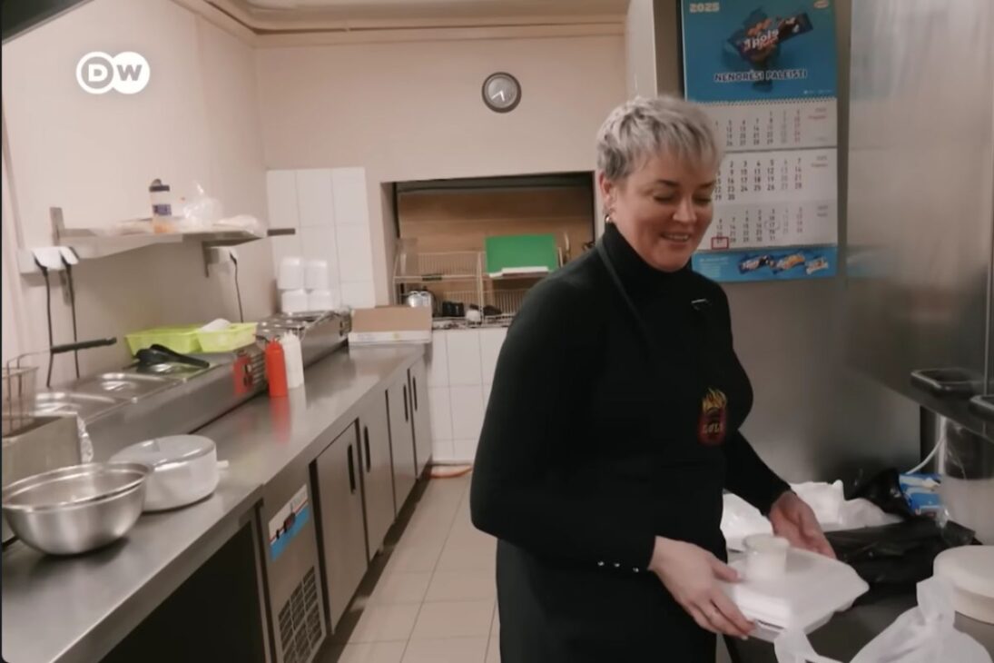 En la frontera con Rusia, los residentes de los países bálticos como Letonia y Estonia conviven con tropas de la OTAN, migración irregular, fallas de radar y bases militares mientras la rutina civil se adapta al riesgo constante.